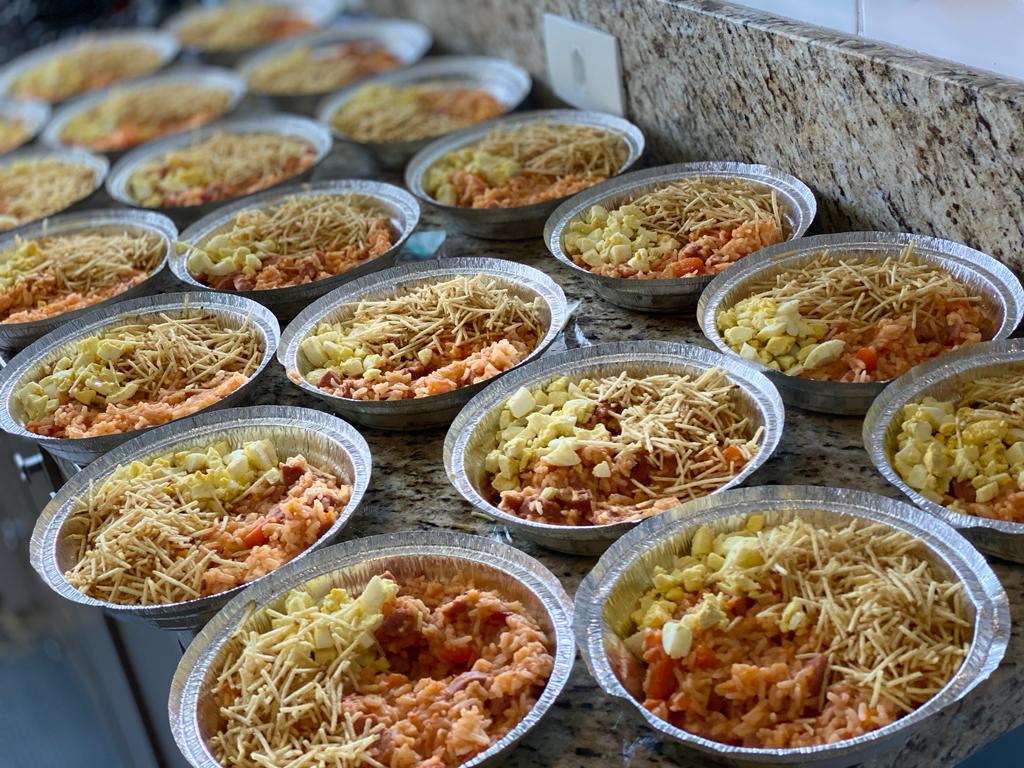 No momento você está vendo Cozinha Solidária em ação – As marmitas